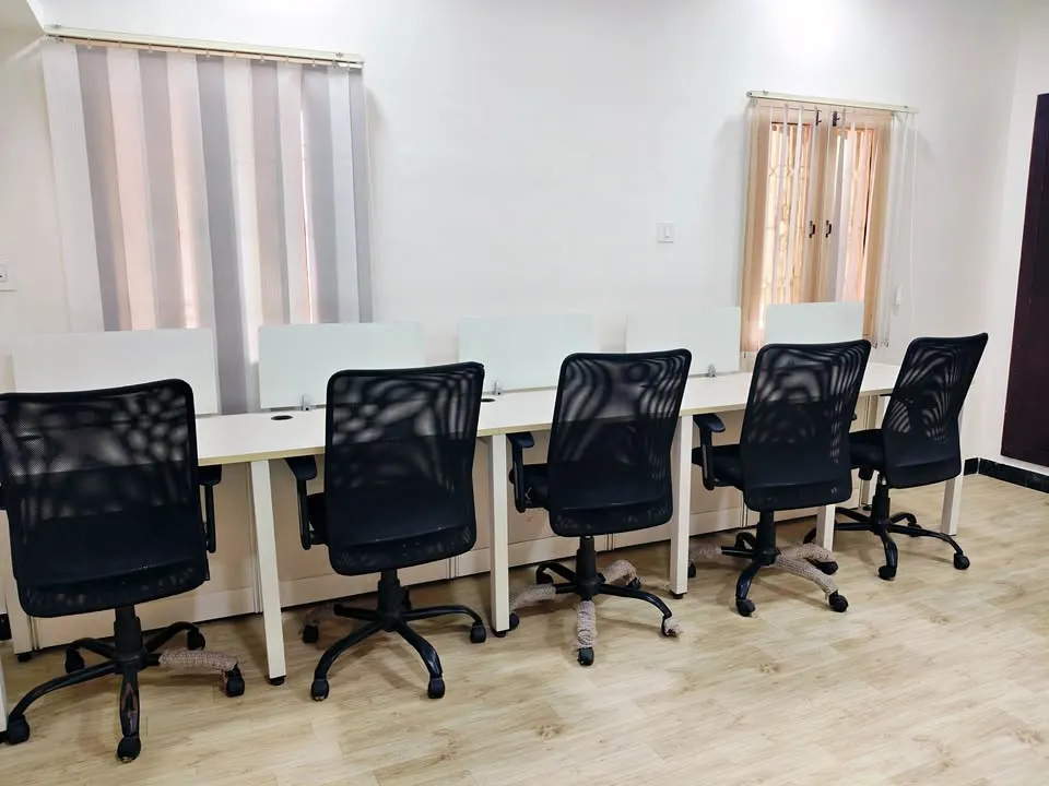 890 sqft Office
