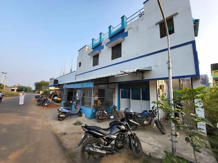 350 sqft Shop