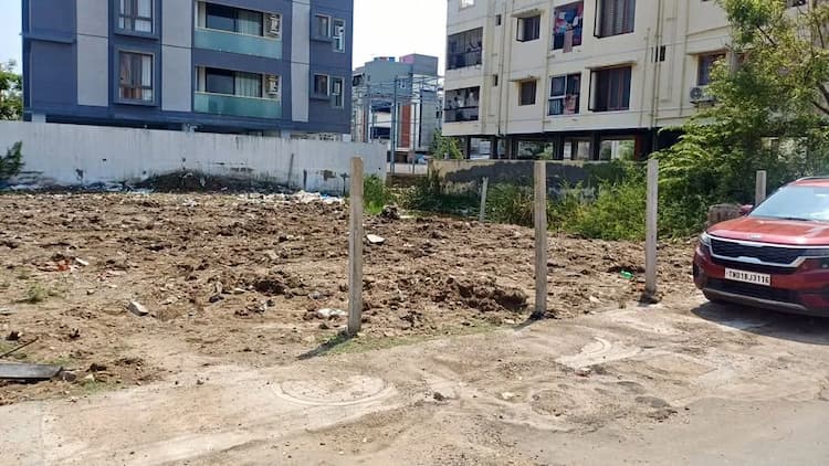 200 sqft Plot