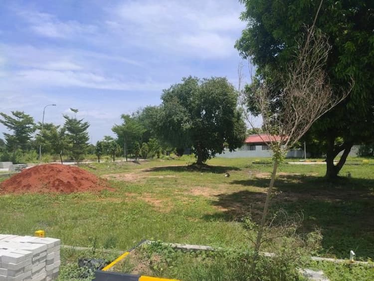 plot for sale 