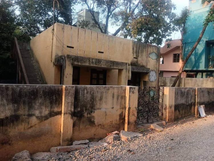 Plot with House for Sale