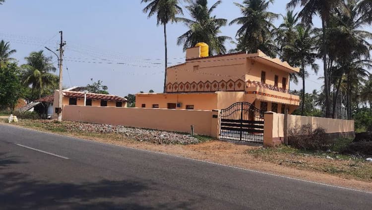 4 BHK House