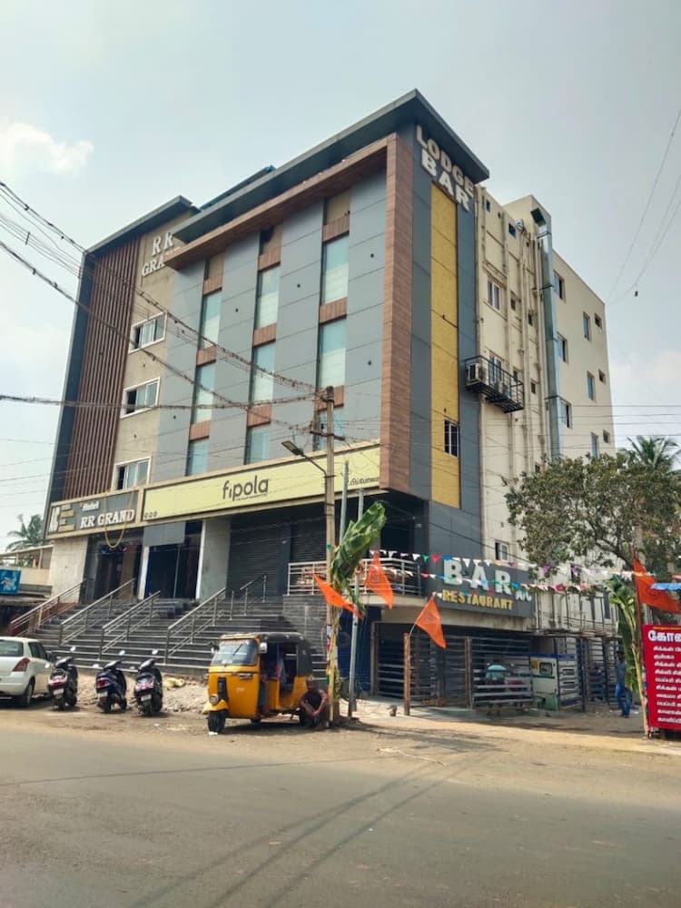 COMMERCIAL COMPLEX FOR SALE