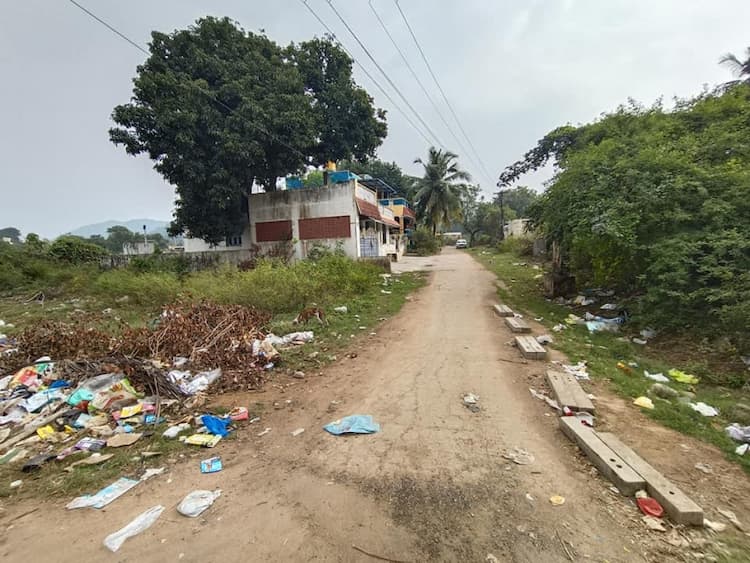 Plot for sale in vandalur railway station