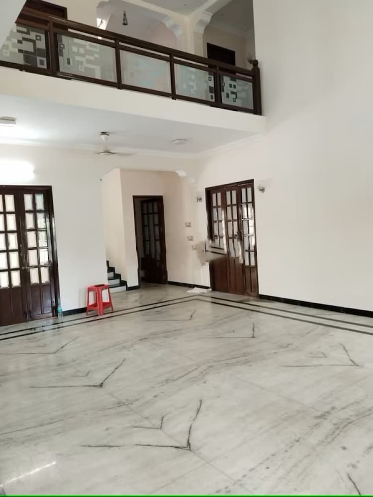 8bhk house for sale 