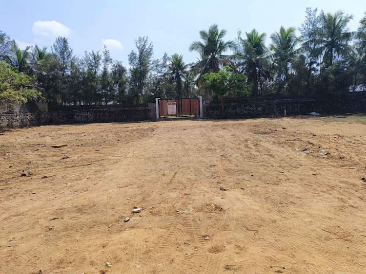 4275 sqft land for sale