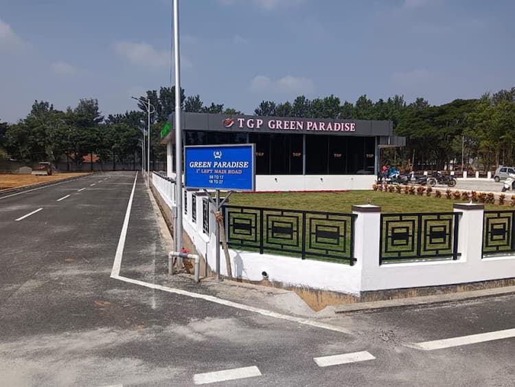 All size Plot and Villa Available in Abdullapuram