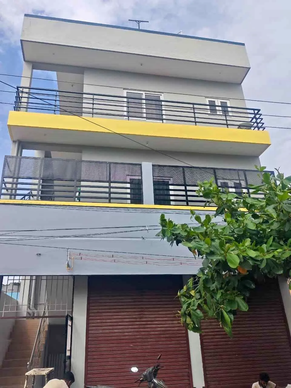 350 sqft Shop