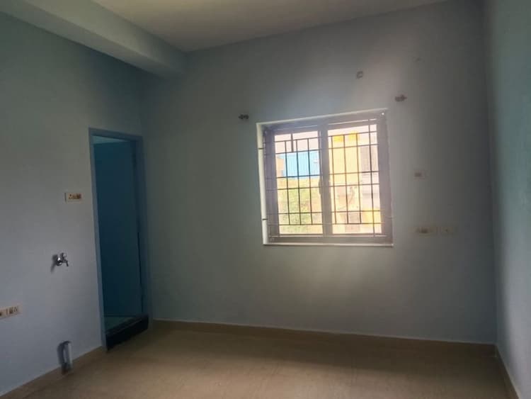 residential resale flat sales on medavakkam to mambakkam 100 feet road