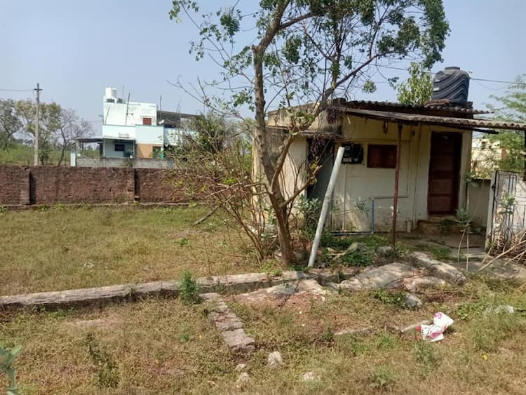 Vacant corner plots for sale