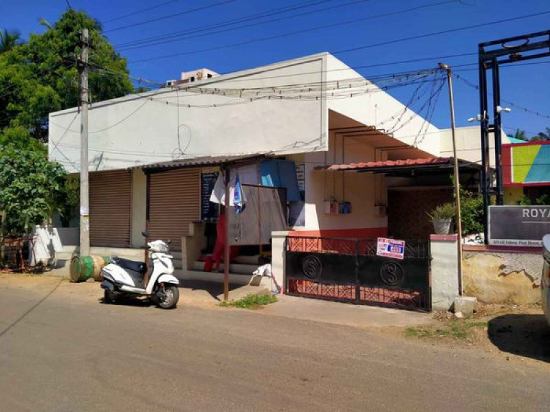 Commercial block with 2 portion house for sale